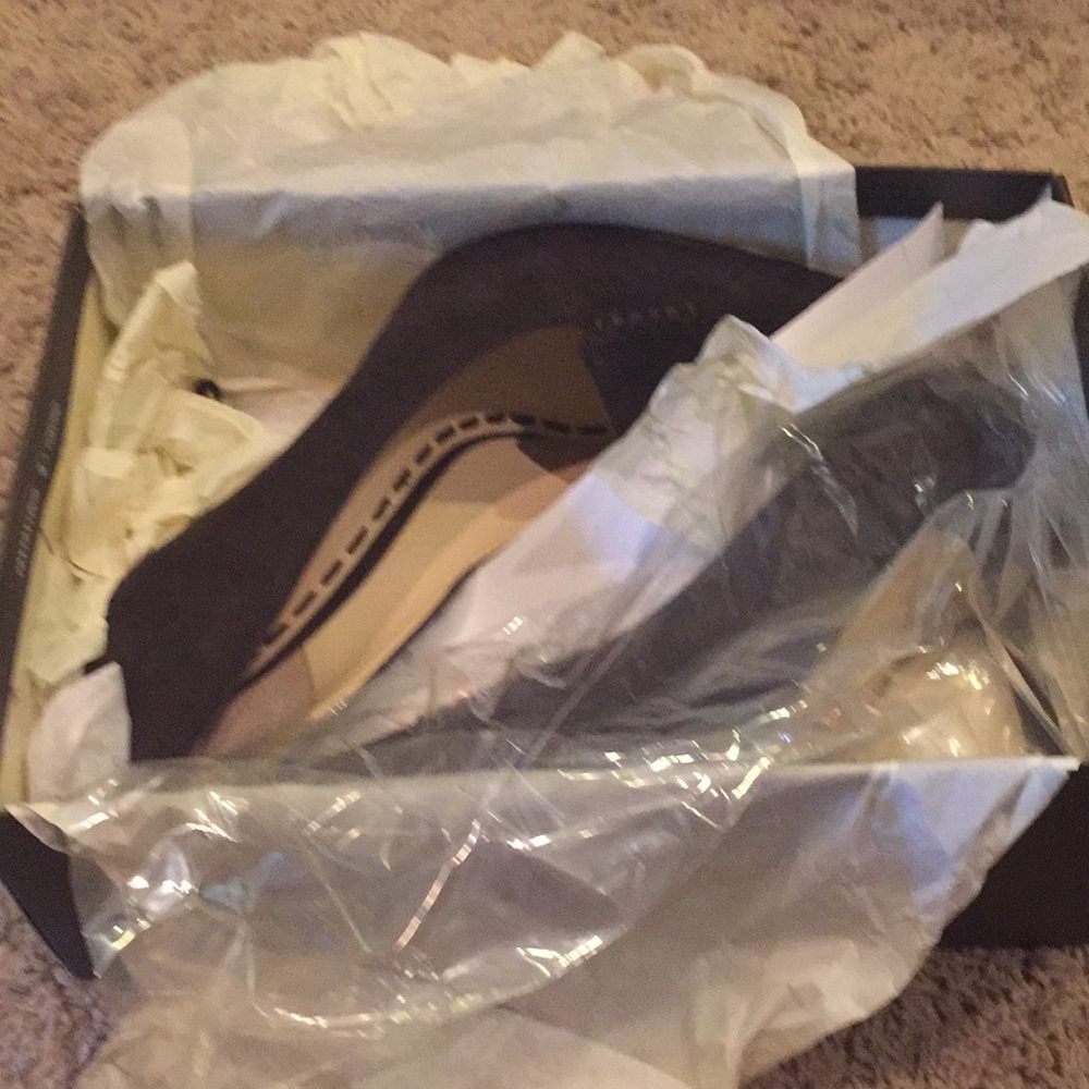 Classy dark brown Suede Enzo Pumps